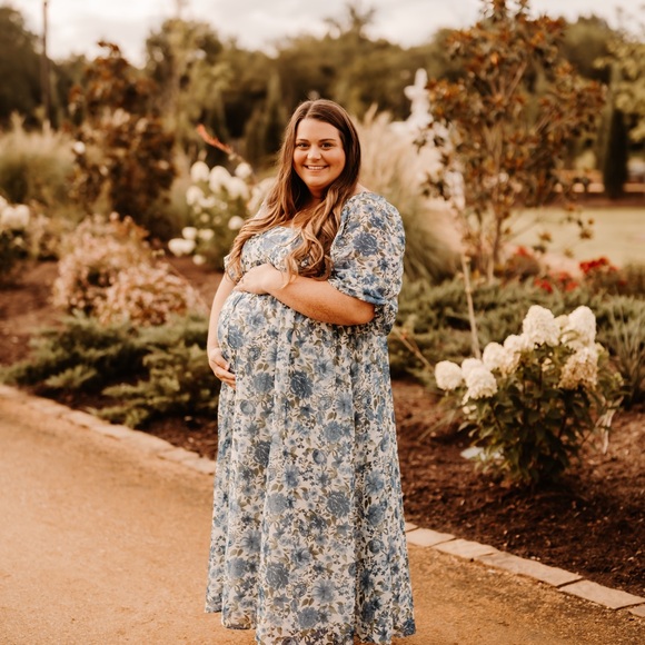 Meet your Posher, Devyn - Picture 2 of 2